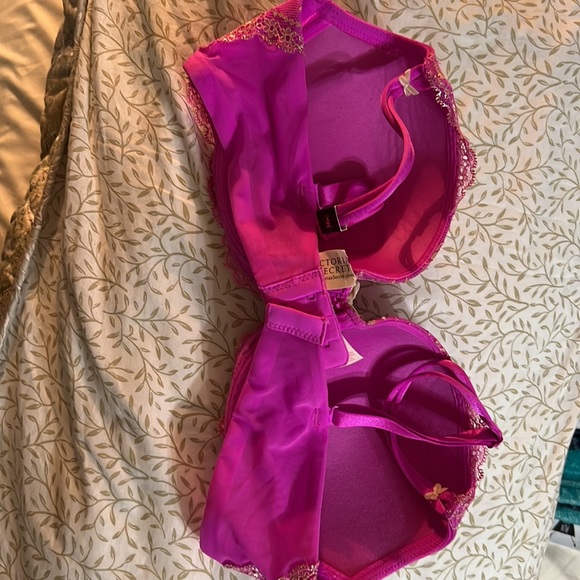 Pink lace bra - Picture 2 of 2